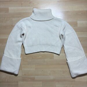 Cropped sweater Sleeves do not unfold NWOT